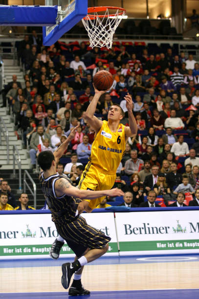 他突然用手 他突然用手