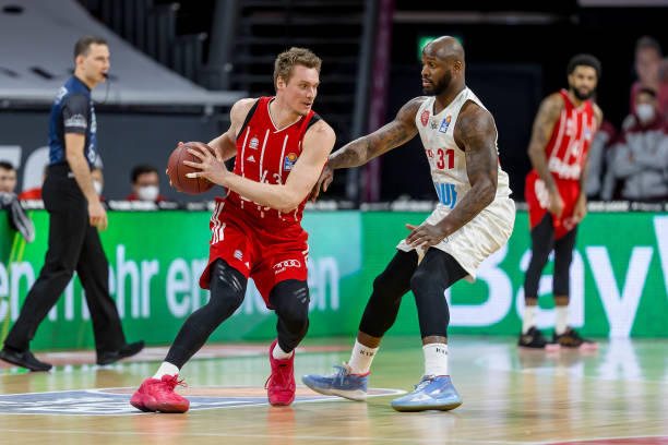 留人还是外 留人还是外