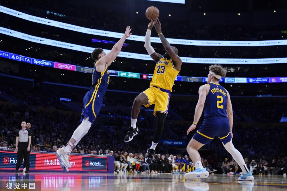 使得他在同 使得他在同